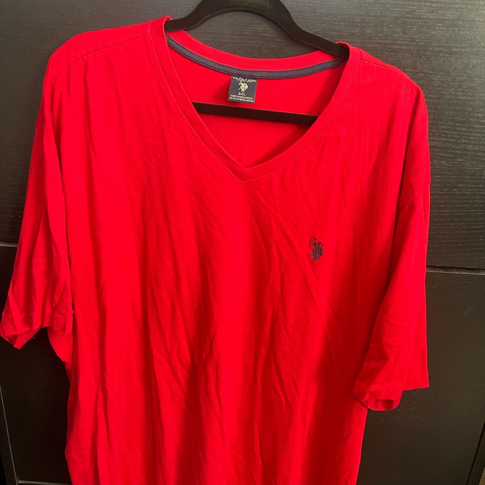 Mens used 3x V-neck Polo shirt red in color..